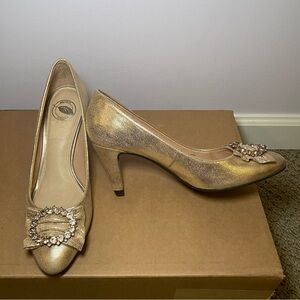 Nurture Julee Gold Metallic Leather Heels Size 6
